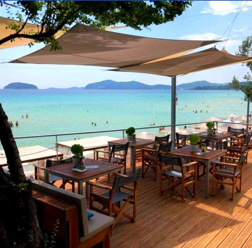 Endless Blue Seaside Villa ปาเลออน ซิฟลิคิออน ภายนอก รูปภาพ
